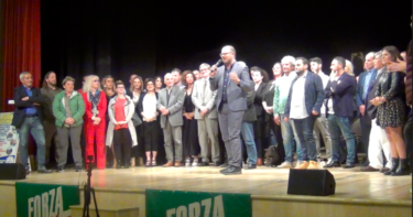 Bagno di folla per l'apertura della campagna elettorale di Alessandro Priori al Teatro Artemisio